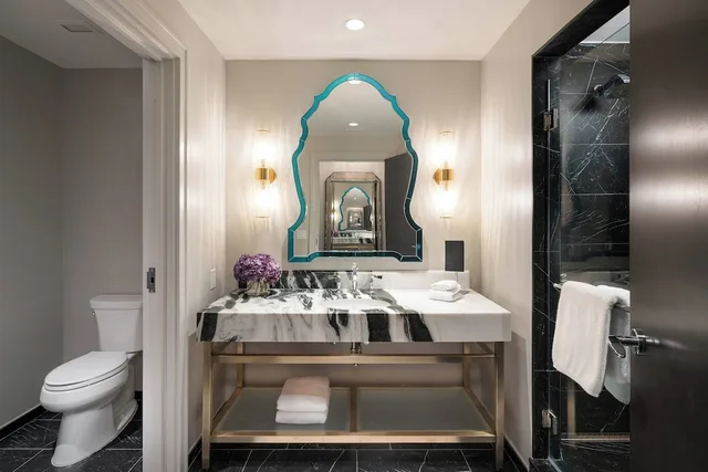 غرفة بسرير كينج لذوي الإعاقة، Grand Bohemian Hotel Charlotte Autograph Collection 4/5