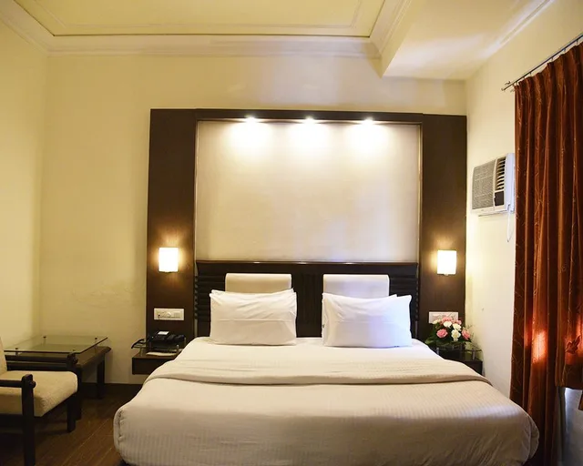 Super, Deluxe، SHIVA RESIDENCY 1/2
