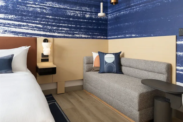 Standard, King Bed, City View, Accessible, Cascade Hotel, Kansas City, a Tribute Portfolio Hotel 2/5