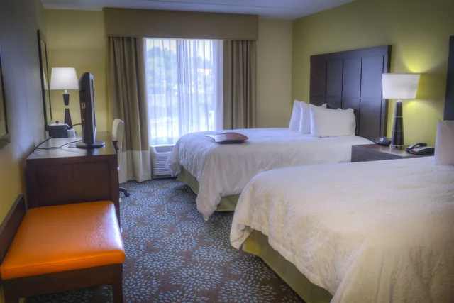 غرفة قياسية بسريرين كوين، Hampton Inn Suites Pensacola Gulf Breeze 3/7
