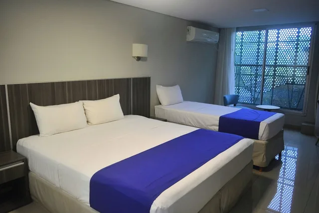 Superior, City Falls Iguazu 3/8