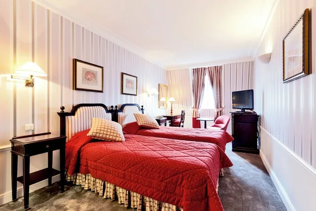 Adjoining, Classic, 2 Double and Twin Beds، Golden Tulip Washington Opera Hotel 1/3
