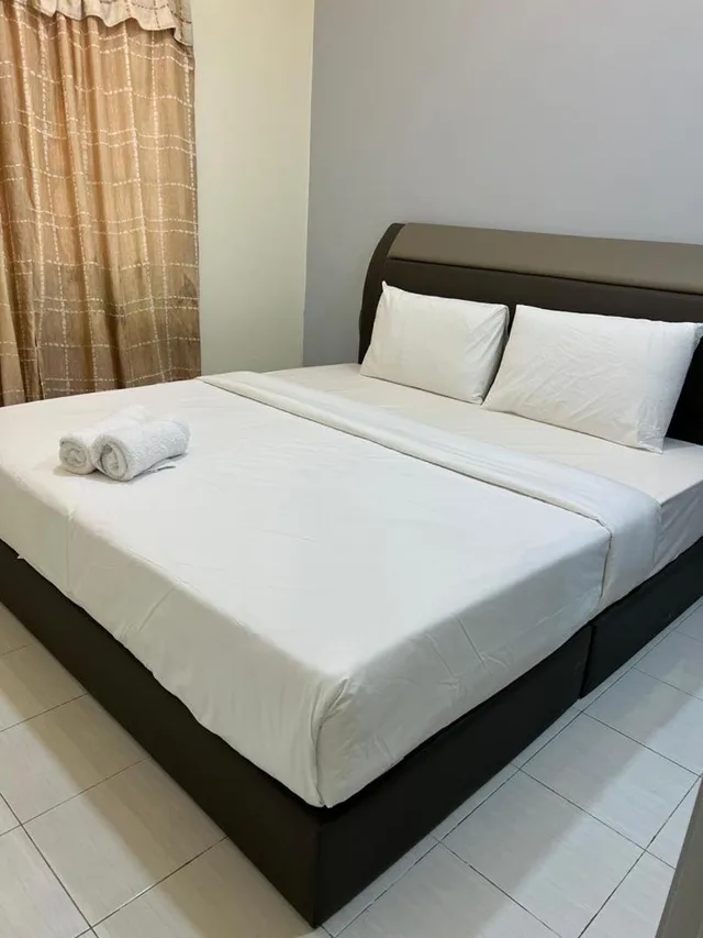 2 Bedrooms, Home, 2 King Beds، Dlima Beach Inn 1/2