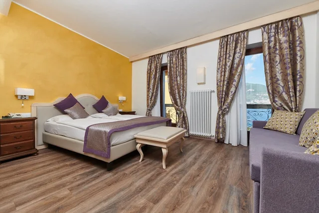غرفة عائلية بسريرين منفصلين بإطلالة على البحيرة بشرفة بغرفة نوم واحدة، Boutique Hotel Brenzone 1/4