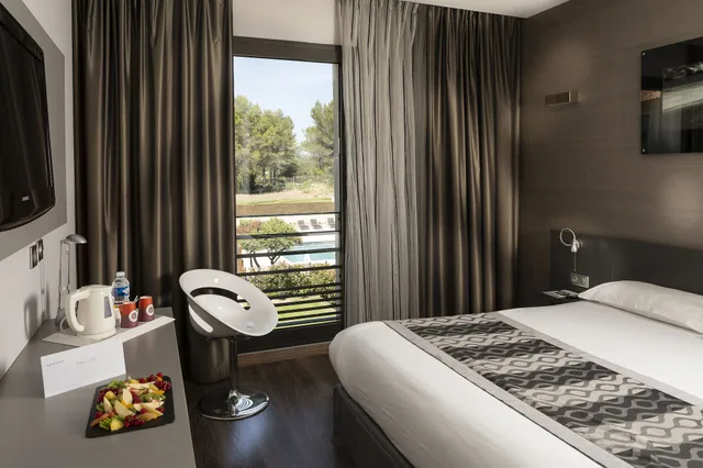 غرفة قياسية بسرير مزدوج، Grand Prix Hotel 5/9