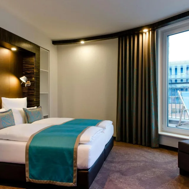 غرفة بسرير مزدوج بشرفة، Hotel Motel One Berlin-Bellevue 1/4