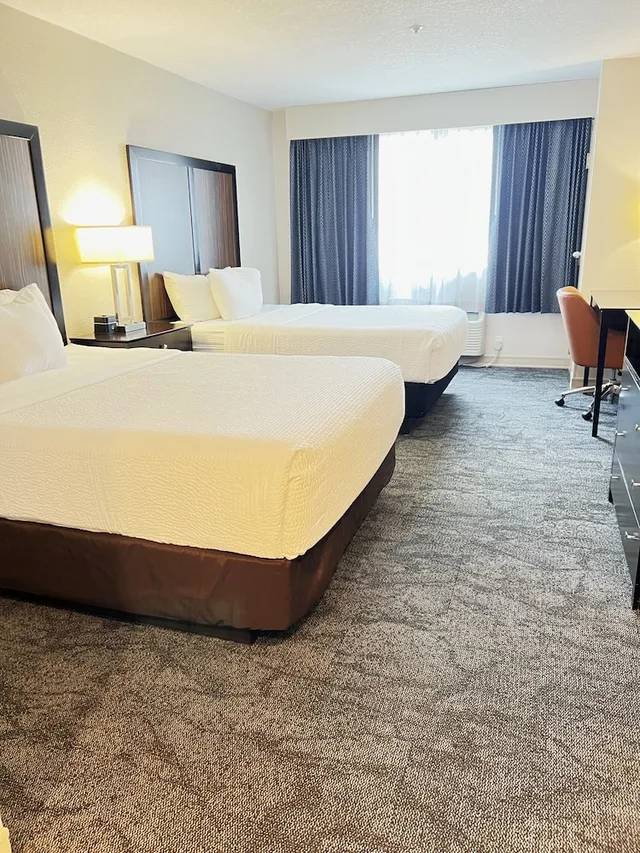 جناح عائلي بسرير كينج وسريرين كوين بمطبخ صغير، La Quinta Inn & Suites by Wyndham Boise Towne Square 1/4