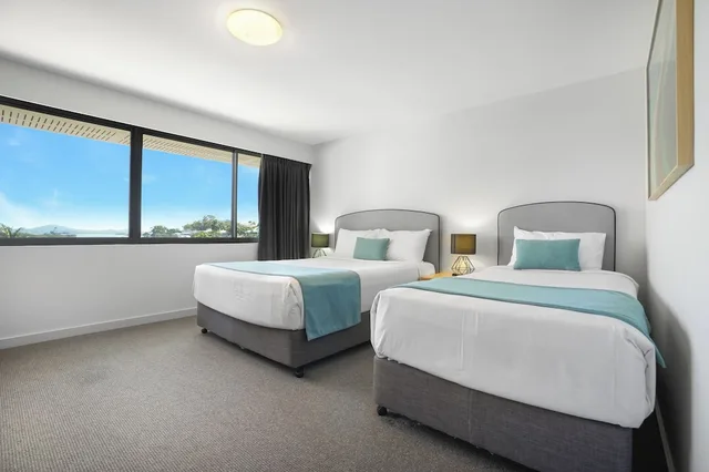 غرفة قياسية بسريرين منفصلين وسرير كوين وسرير فردي، Gladstone Reef Hotel Motel 3/6