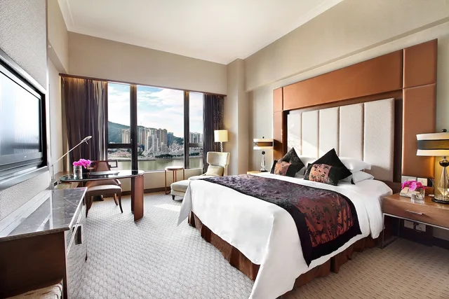 غرفة فاخرة بسرير كينج بإطلالة على النهر مع دخول صالة النادي، Sofitel Macau at Ponte 16 1/9