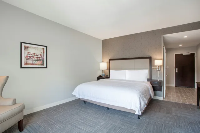 غرفة بسرير كينج لذوي الإعاقة، Hampton Inn Rochester Penfield 1/4