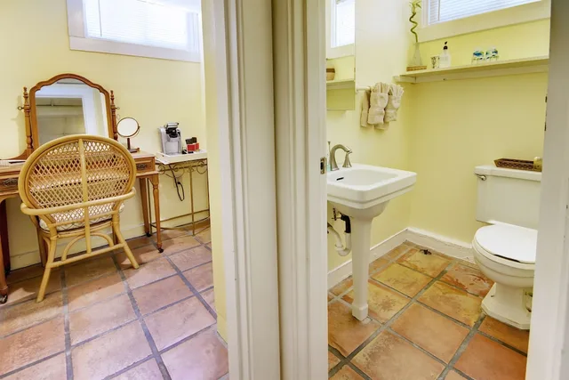 Beach House, Surf, King Bed, Surf Side, Beachfront Bed & Breakfast 2/2
