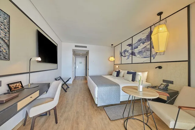 Preferred Club, 1 King and 1 Single Beds, Pool View, Terrace، Dreams Lanzarote Playa Dorada Resort Spa 4/6