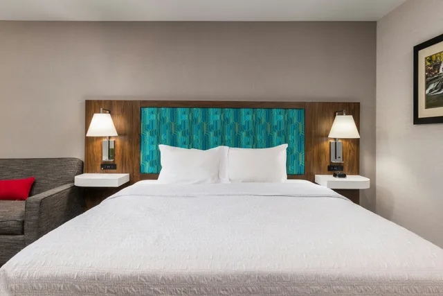 غرفة بسرير كوين لذوي الإعاقة، Hampton Inn Kalispell 3/4