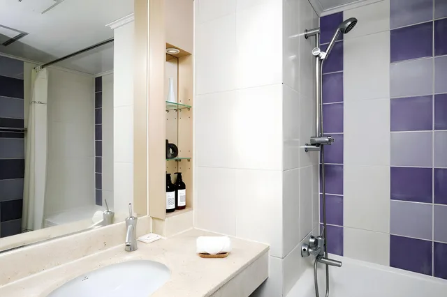 Family, Suite, 1 Double and 1 Single Bed, Pool Access، Bloom Hotel 1/1