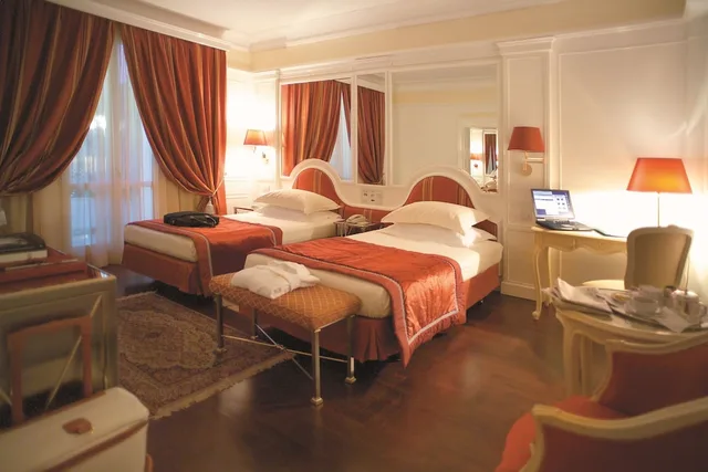 غرفة ديلوكس بسرير كينج بشرفة، Grand Hotel Des Bains 5/6