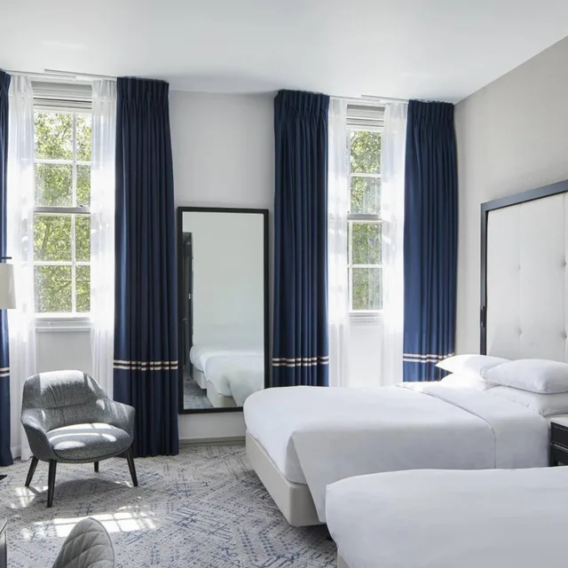 Grosvenor, Superior, Family, 2 Double Beds, Square View، Marriott London Hotel Grosvenor Square 1/7