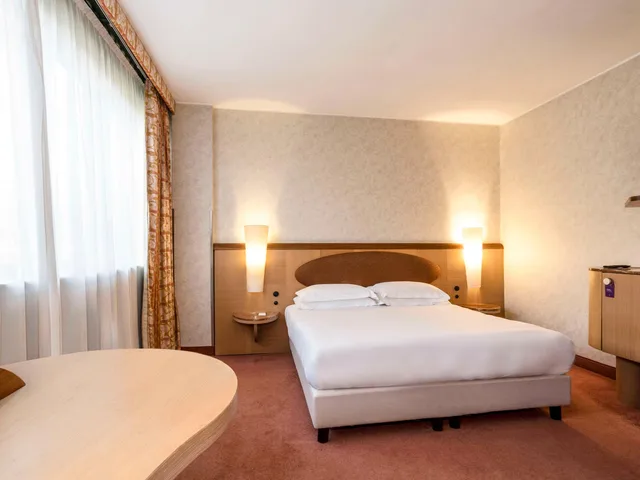 Standard, Double Bed, Mercure Roma West 3/10