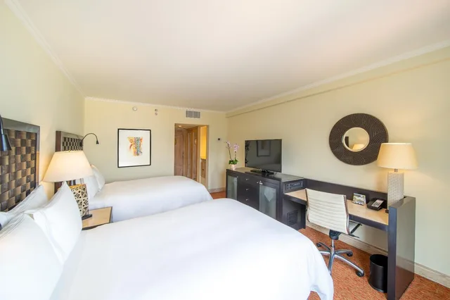 غرفة كلاسيكية بسريرين منفصلين مع دخول الصالة، Intercontinental San Pedro Sula 2/5