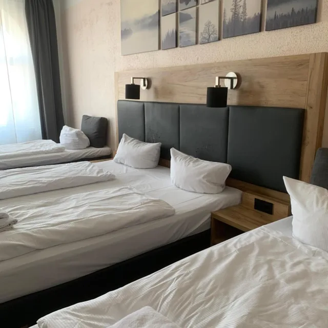 Room, Quadruple, Bee Fang 4/6