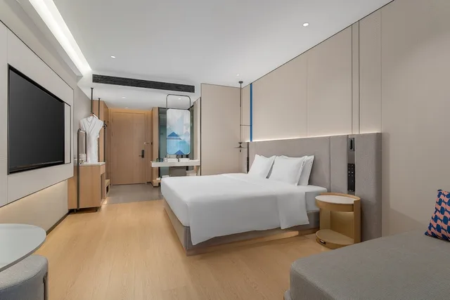 غرفة قياسية بسرير كينج بشرفة، Holiday Inn Express Lijiang Ancient Town by IHG 3/4