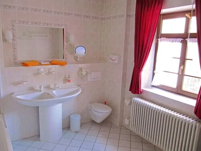 غرفة قياسية بسرير كينج، Romantik Hotel Burgkeller & Residenz Kerstinghaus 2/2
