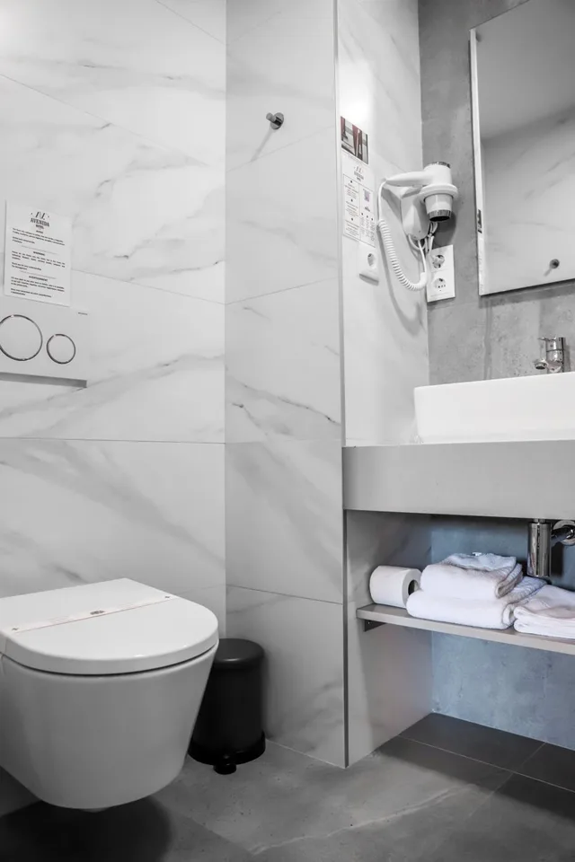 غرفة ثلاثية، Hotel Avenida 5/10