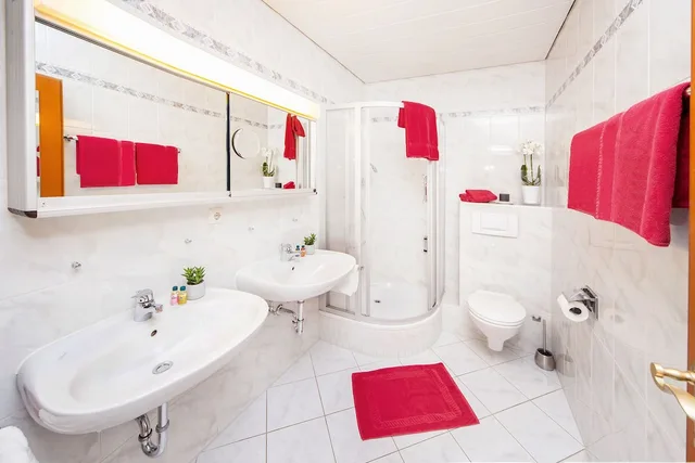 غرفة بسرير مزدوج بشرفة، Kurhotel Roswitha 4/6