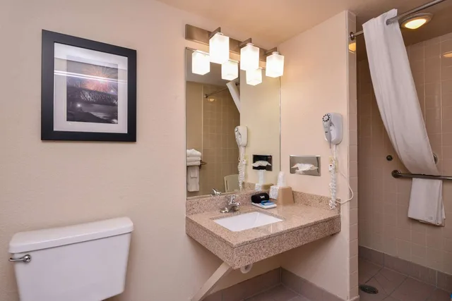 غرفة بسرير كينج لذوي الإعاقة، Best Western Kelly Inn 2/2