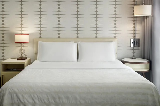 غرفة ديلوكس بسرير كينج، Le Meridien Tampa, The Courthouse 2/5
