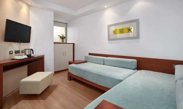 Junior Suite, Double Bed, Sea View, Sofa, Hipotels Cala Millor Park 5/7