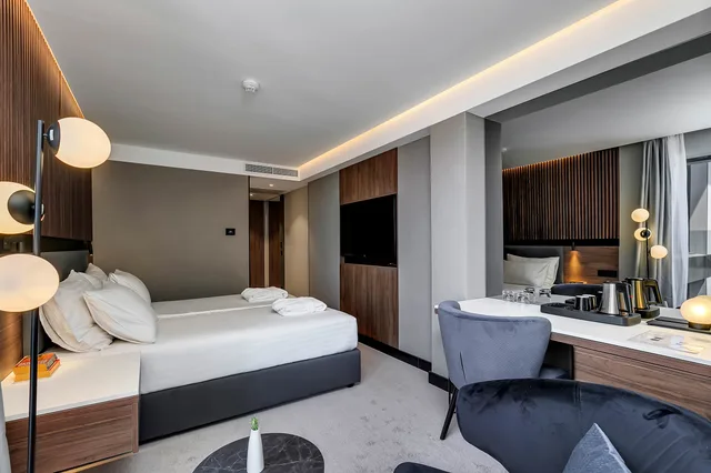 Standard, Double Bed, French Balcony, Boutique Hotel Noemia 4/5