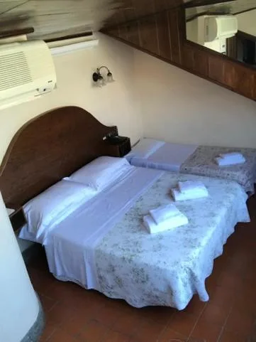 غرفة ثلاثية بحمام خاص، Okapi Rooms 5/10