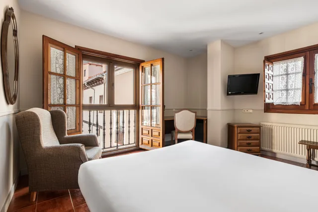 Room, Single, 2 Double Beds, Cathedral View، Crisol Meson Del Cid 1/4