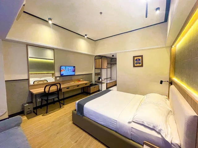 Deluxe, King Bed, Hotel Pangeran City 1/2