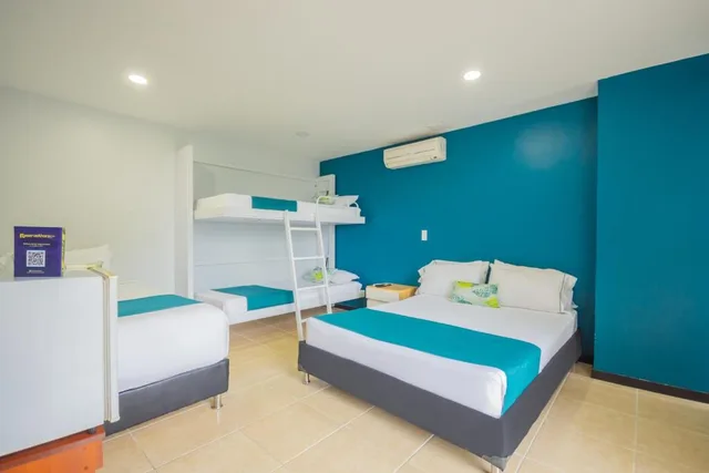 غرفة عائلية بحمام خاص، Hotel Greenview Medellin 1/4