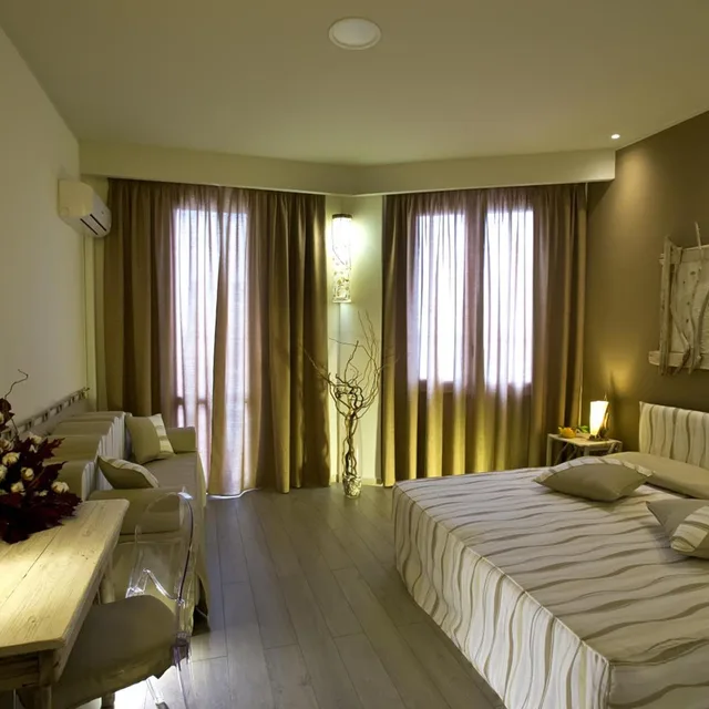 غرفة ديلوكس بسرير مزدوج أو سريرين منفصلين بإطلالة على البحر بشرفة، Hotel Tirreno Formerly Sea Club Tirreno 6/10