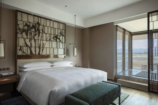 1 Bedroom, Family Suite, Suite, King Bed, Mountain View, Balcony، Beijing Marriott Hotel Changping 1/3