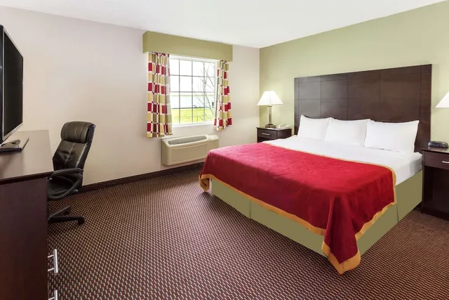 غرفة بسرير كينج لذوي الإعاقة، Baymont By Wyndham Beloit 8/10