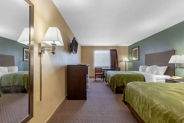 غرفة قياسية بسريرين كوين، Quality Inn West Memphis 2/4