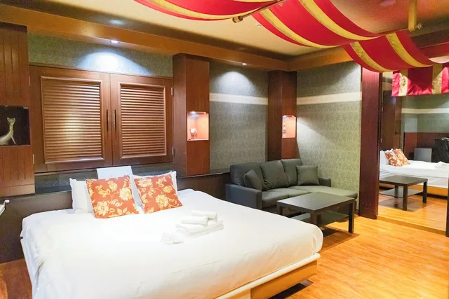 Oriental Calm, Queen Bed, Sauna, Hotel Rima chocolat 1/6