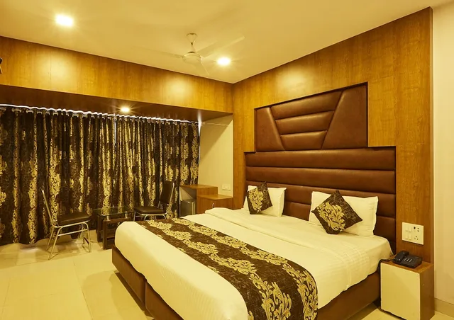 Deluxe, Double Bed, Hotel Alibaba Mumbai 2/10
