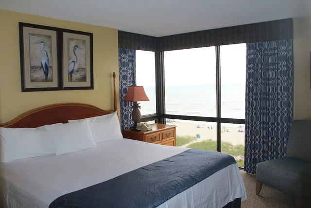 2 Bedrooms, Condo, King and Twin Beds, Ocean Front, Schooner Ii Beach Racquet Club 1/3