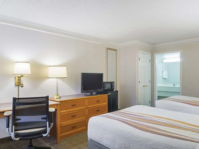 غرفة ديلوكس بسريرين مزدوجين، Ramada by Wyndham Westminster Denver 4/8