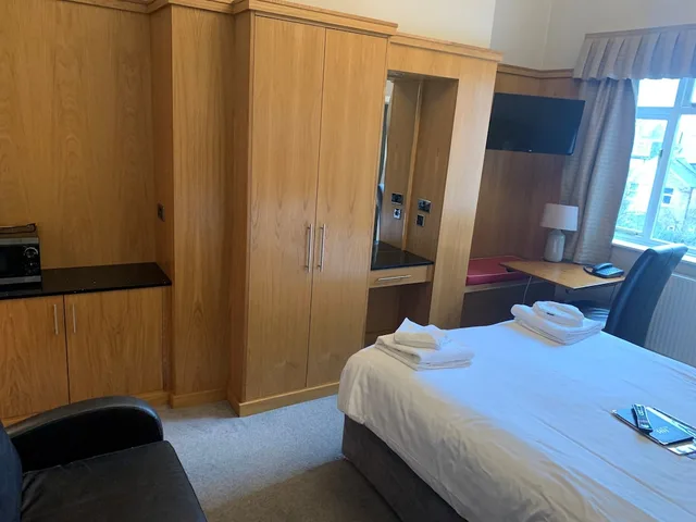 استوديو بسرير كوين، Hedley House Hotel 1/2
