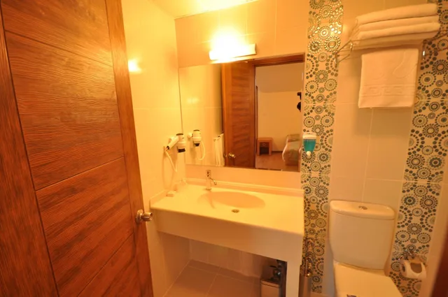 Standard Room, Grand Anzac Hotel 2/2