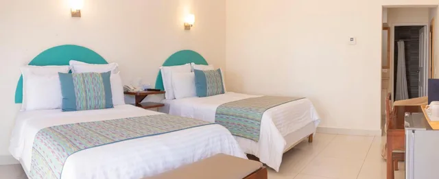غرفة سوبيريور بسريرين منفصلين بإطلالة على البحر، The Westmarine Waterfront Hotel 1/4