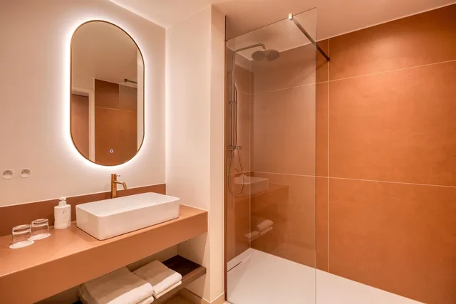 غرفة سوبيريور بثلاثة أسرّة، Golden Tulip de Medici 5/6