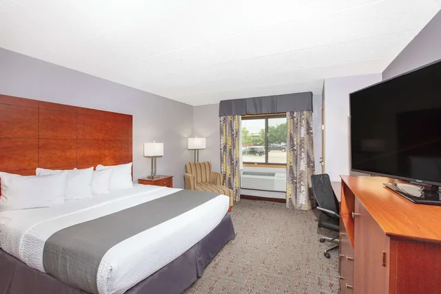 غرفة بسرير كينج، AmericInn by Wyndham Ankeny/Des Moines 1/4