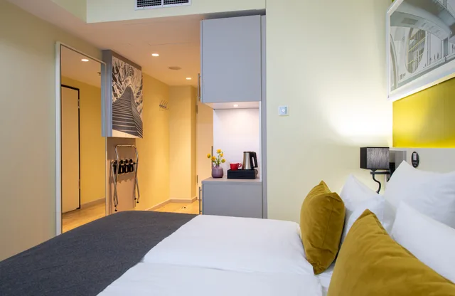 Superior, Single, Double Bed, LEONARDO HOTEL BERLIN MITTE 3/5