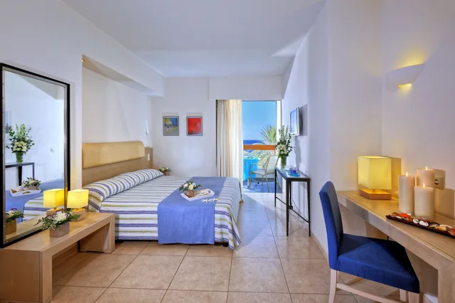 غرفة مزدوجة بسريرين منفصلين بإطلالة على البحر، Sitia Beach City Resort and Spa 5/10